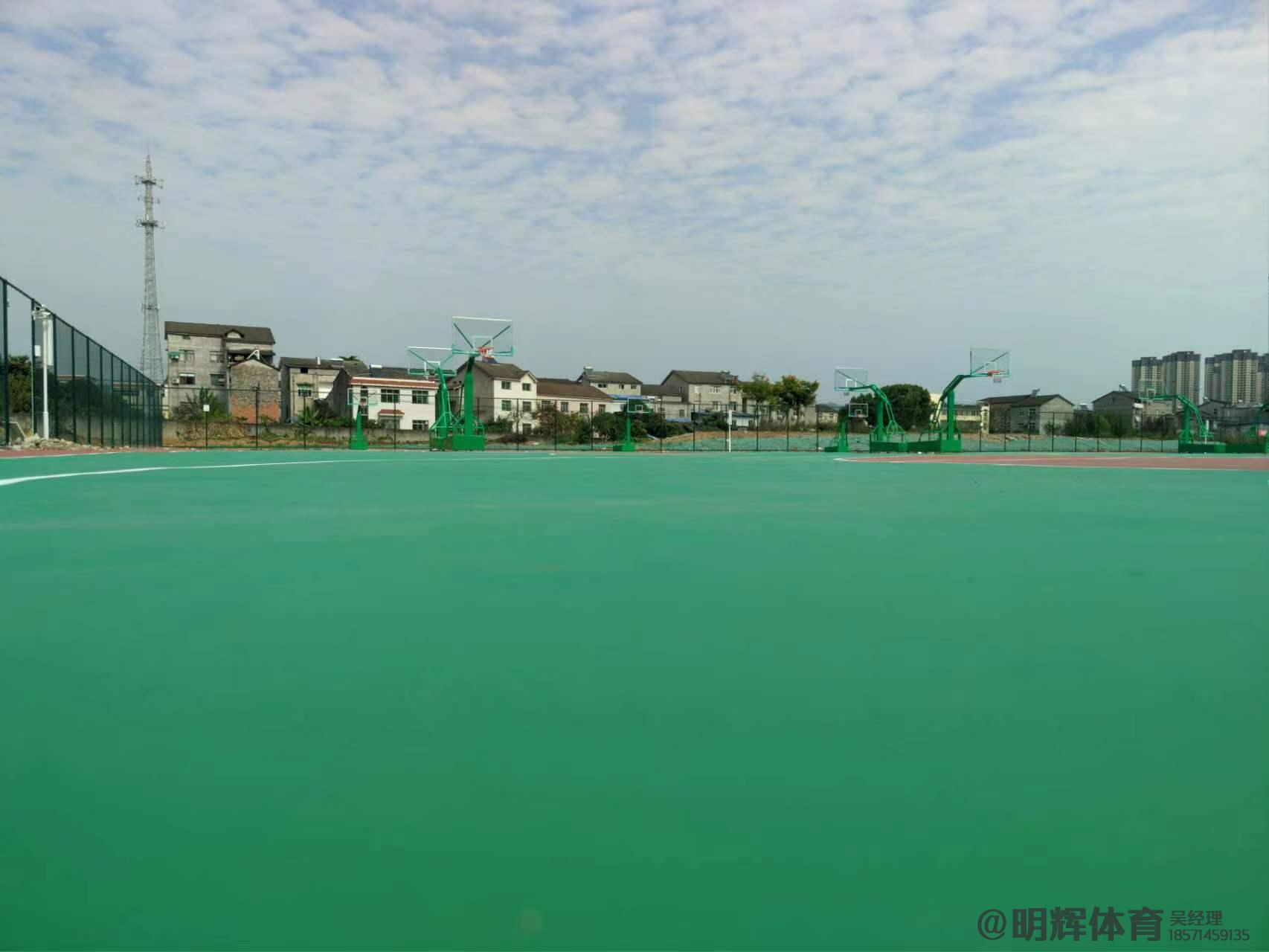 那曲硬地丙烯酸球场的优缺点